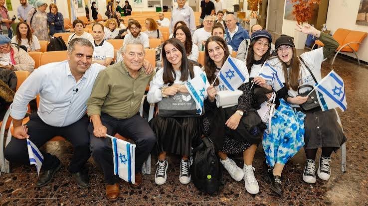 Maxaa Israa’iil Ugu Jirtaa Top 10-ka Dal Ee Ugu Farxadda Badan Dunida?